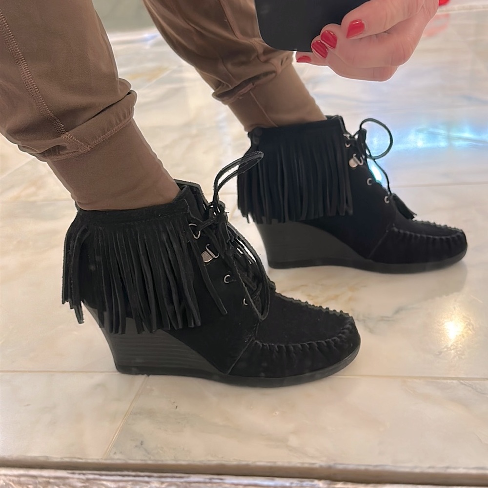 Minnetonka black fringe suede booties 7